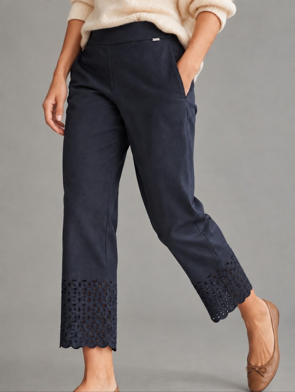 St. John Emma Fit Navy Laser Cut Eyelet Hem Cropped Ankle Pants Womens Size 8
